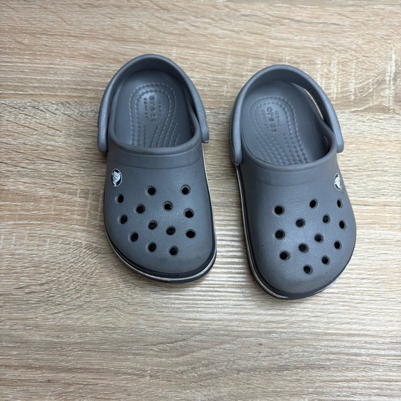 Kids Gray Crocs C8 - Picture 1 of 5
